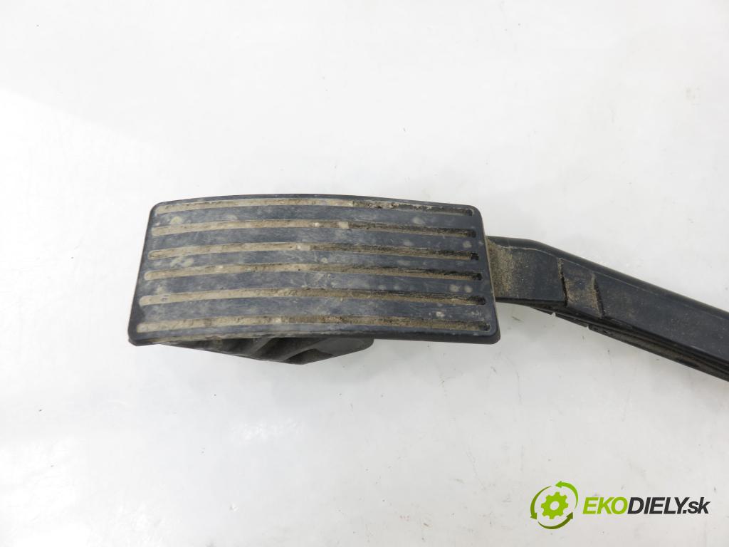 PEUGEOT 407 SW (6E_) KOMBI 2003 80,00 1.6 HDi 110 - 9HZ (DV6TED4) 1560,00 potenciometr plynového pedálu 9650341780 ; 0280755012 (Potenciometr plynového pedálu)