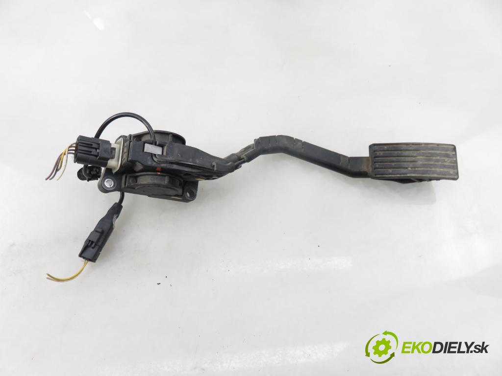 PEUGEOT 407 SW (6E_) KOMBI 2003 80,00 1.6 HDi 110 - 9HZ (DV6TED4) 1560,00 potenciometr plynového pedálu 9650341780 ; 0280755012 (Potenciometr plynového pedálu)