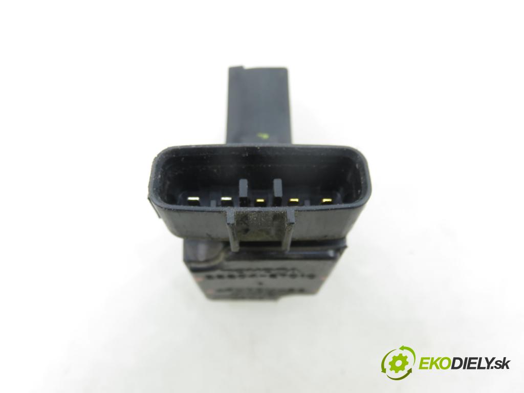 TOYOTA AVENSIS (_T22_) SEDAN 2000 81,00 2.0 D-4D (CDT220_) - 1CD-FTV 1995,00 váha vzduchu vzduchu 2220427010 ; AFH70M23