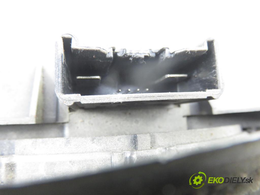 PEUGEOT 407 SW (6E_) KOMBI 2003 80,00 1.6 HDi 110 - 9HZ (DV6TED4) 1560,00 ventilátor větráku 7737080501