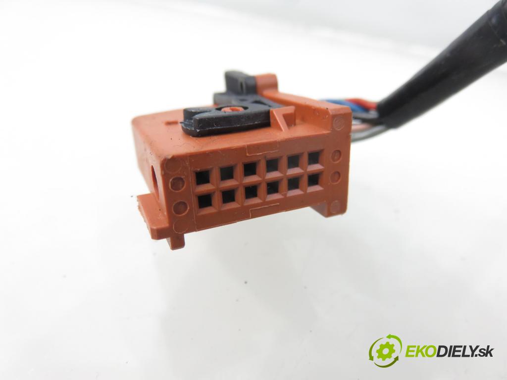 PEUGEOT 407 SW (6E_) KOMBI 2003 80,00 1.6 HDi 110 - 9HZ (DV6TED4) 1560,00 zpětné zrcátko