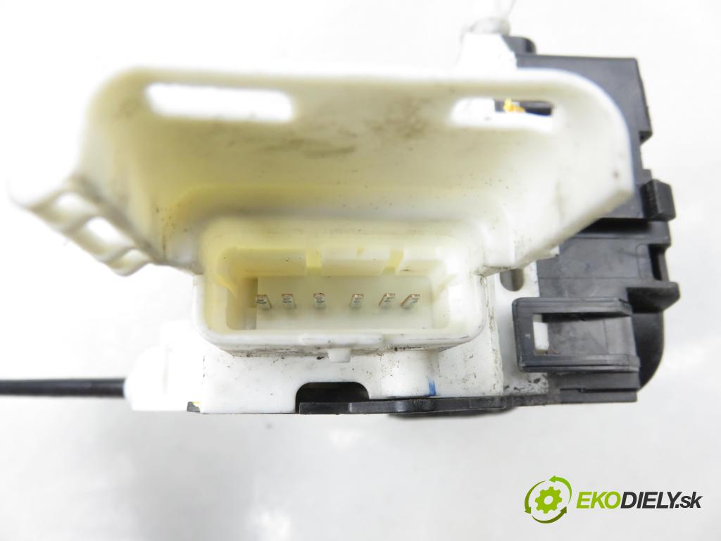 PEUGEOT 407 SW (6E_) KOMBI 2003 80,00 1.6 HDi 110 - 9HZ (DV6TED4) 1560,00 zámok 9656633080