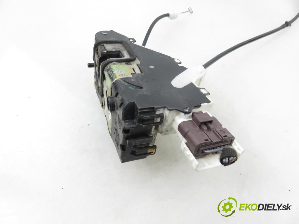 PEUGEOT 407 SW (6E_) KOMBI 2003 80,00 1.6 HDi 110 - 9HZ (DV6TED4) 1560,00 zámok 9656633080