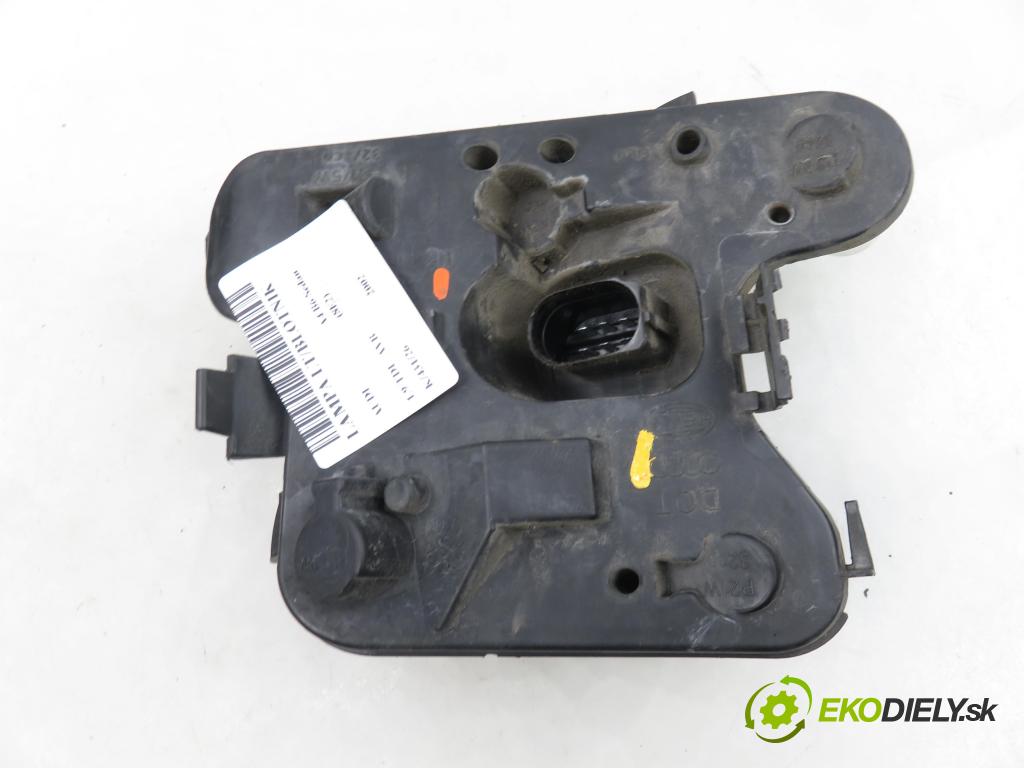 AUDI A4 (8E2, B6) SEDAN 2002 74,00 1.9 TDI PD 101 - AVB 1896,00 vložka svetla ľavy zadné 153947