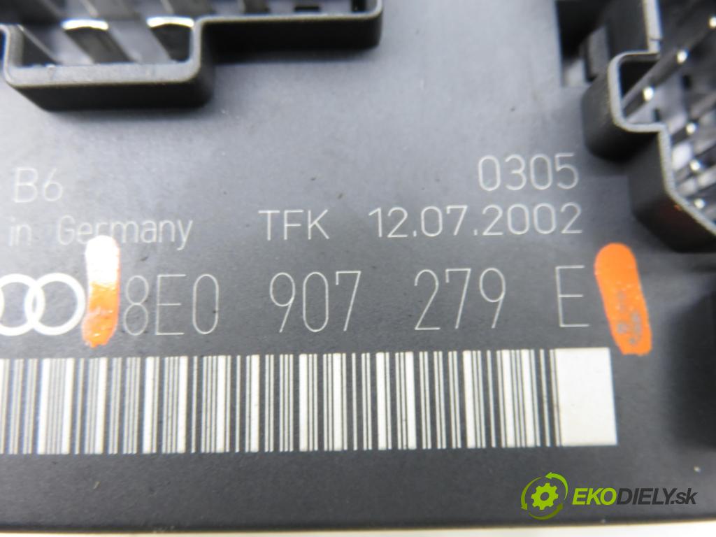 AUDI A4 (8E2, B6) SEDAN 2002 74,00 1.9 TDI PD 101 - AVB 1896,00 řídící jednotka světla 8E0907279E