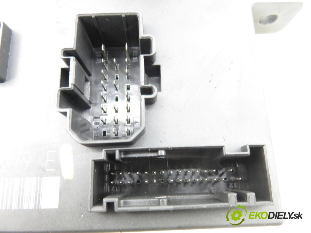 AUDI A4 (8E2, B6) SEDAN 2002 74,00 1.9 TDI PD 101 - AVB 1896,00 řídící jednotka světla 8E0907279E