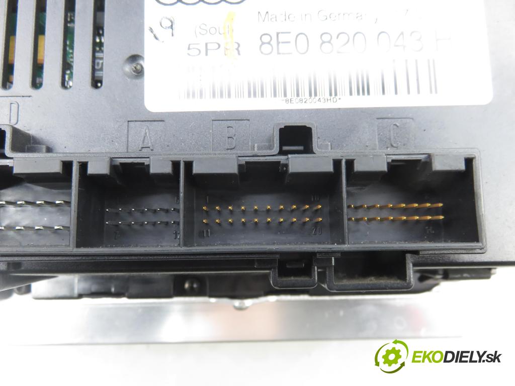 AUDI A4 (8E2, B6) SEDAN 2002 74,00 1.9 TDI PD 101 - AVB 1896,00 Panel kúrenia KLIMATRONIK 8E0820043H