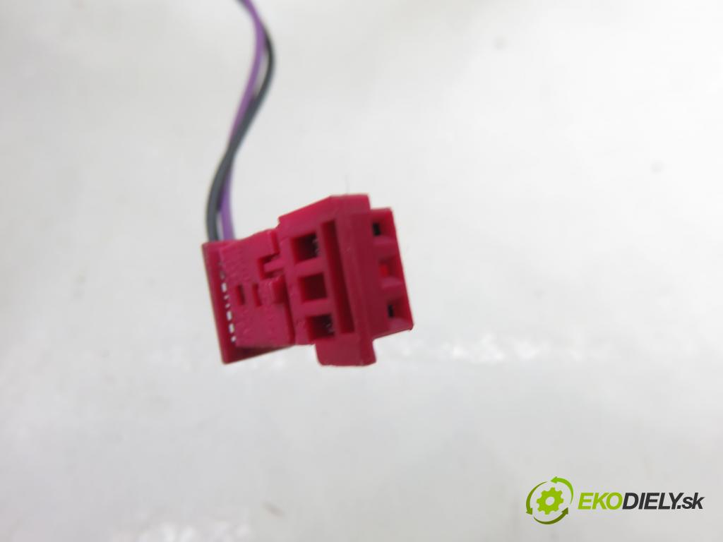 BMW 5 (E60) SEDAN 2005 0,00 530 d - M57 D30 (306D2) 2993,00 Spätné zrkadlo