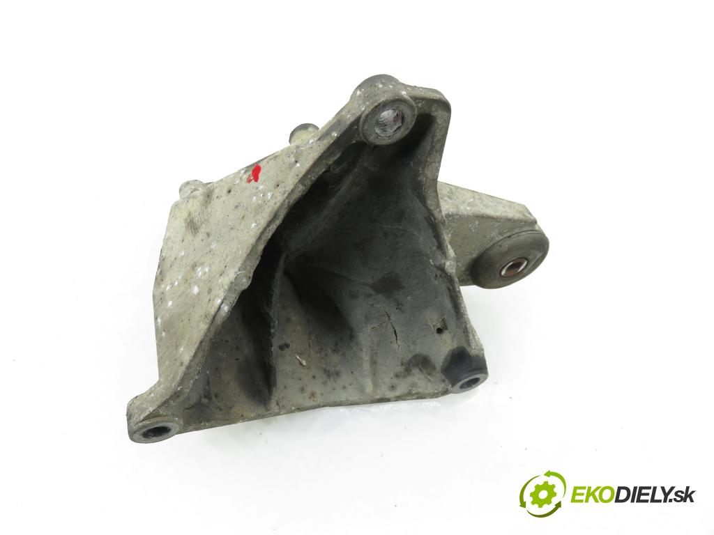 AUDI A6 Avant (4B5, C5) KOMBI 2003 125,00 2.4 quattro - BDV 2393,00 Uchytenie prevodovky 8D0399114S