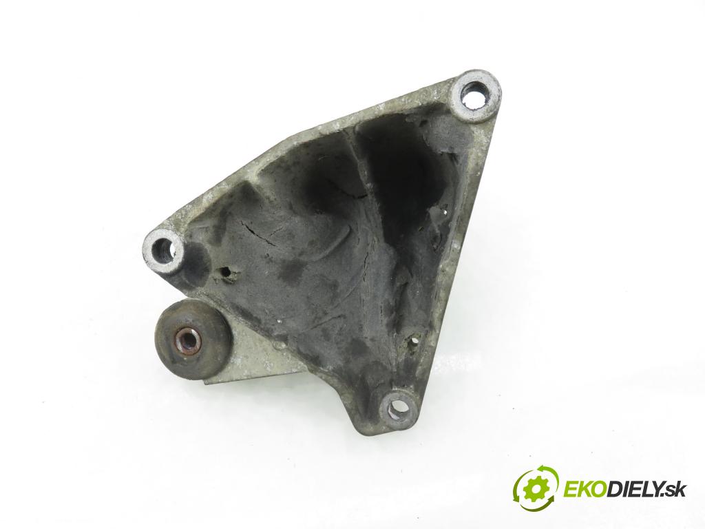 AUDI A6 Avant (4B5, C5) KOMBI 2003 125,00 2.4 quattro - BDV 2393,00 Uchytenie prevodovky 8D0399114S