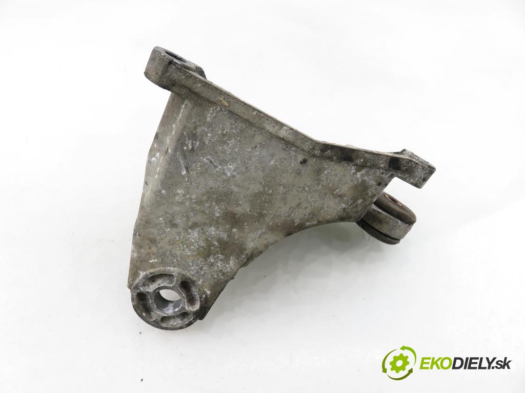 AUDI A6 Avant (4B5, C5) KOMBI 2003 125,00 2.4 quattro - BDV 2393,00 Uchytenie prevodovky 8D0399114S