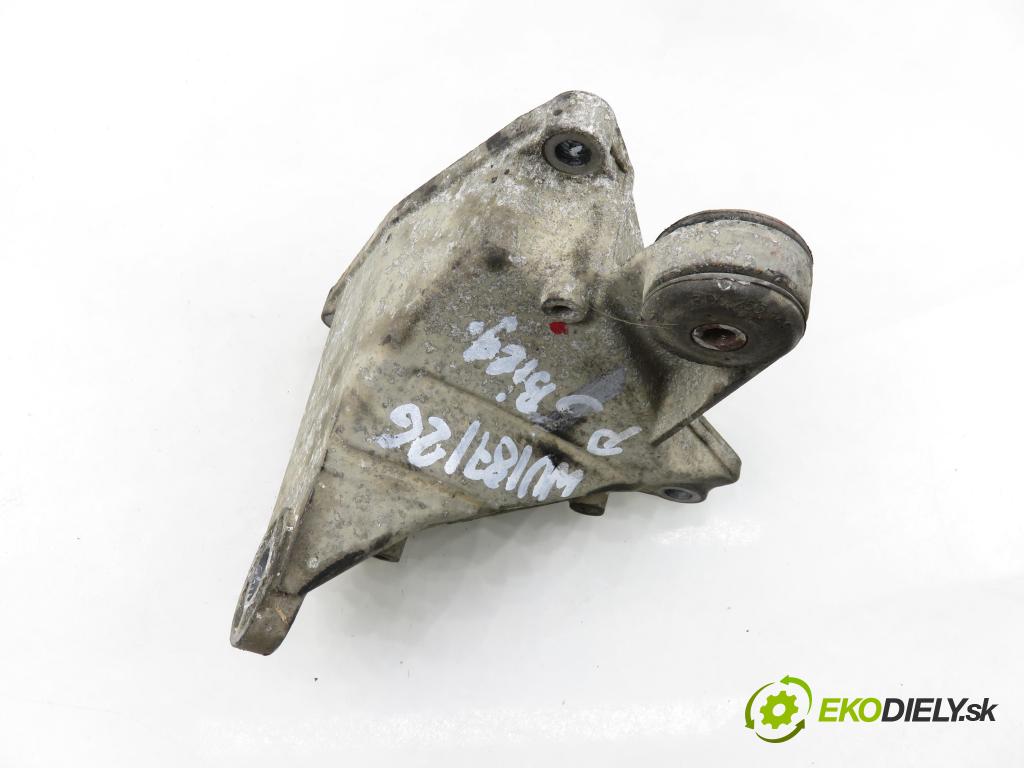 AUDI A6 Avant (4B5, C5) KOMBI 2003 125,00 2.4 quattro - BDV 2393,00 Uchytenie prevodovky 8D0399114S