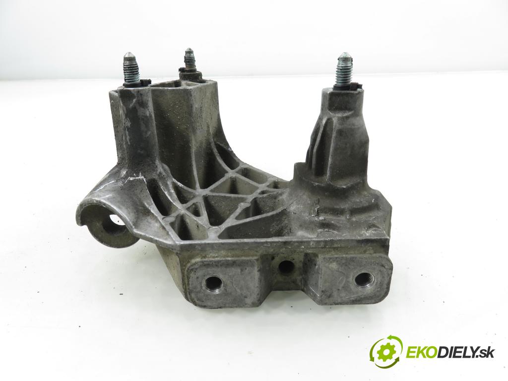 VW GOLF IV (1J1) HB 2003 74,00 1.9 TDI PD 101 - AXR 1896,00 Uchytenie Motor 038199207AG