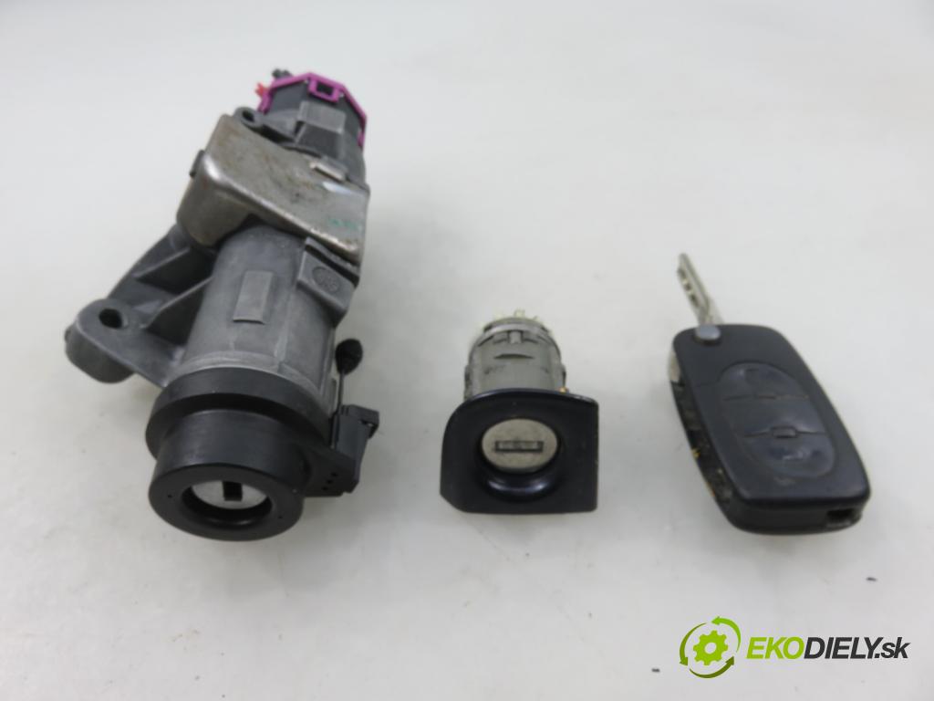 AUDI A4 (8E2, B6) SEDAN 2002 74,00 1.9 TDI PD 101 - AVB 1896,00 spinačka / zámky 4B0905851G