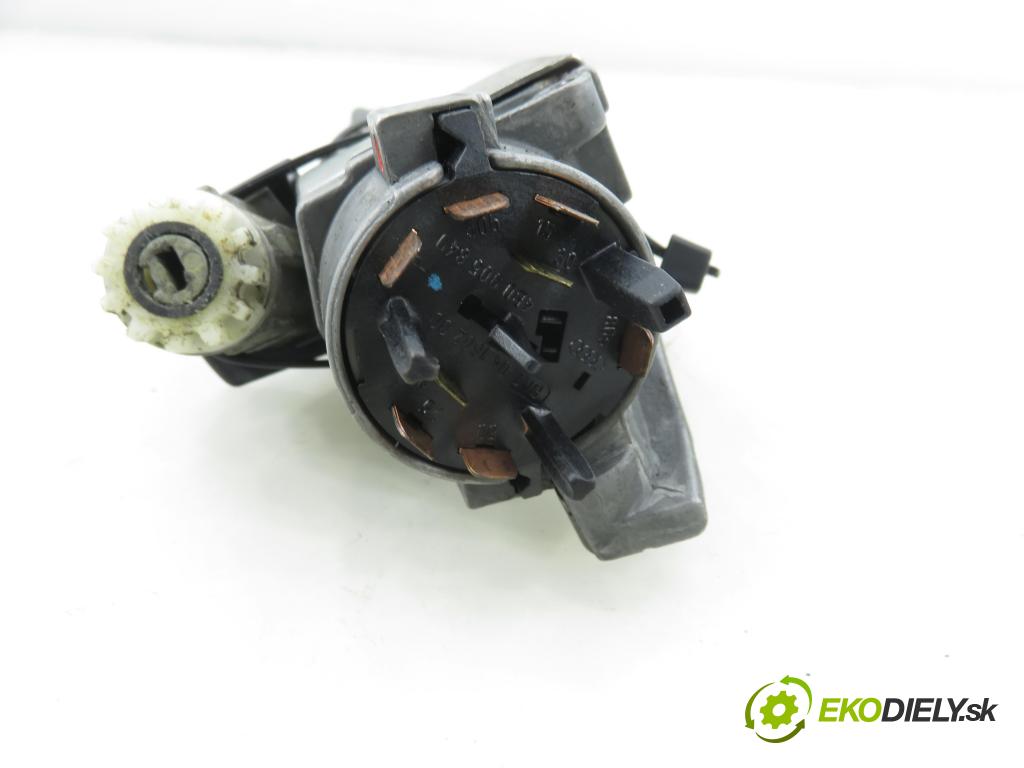 AUDI A4 (8E2, B6) SEDAN 2002 74,00 1.9 TDI PD 101 - AVB 1896,00 spinačka / zámky 4B0905851G