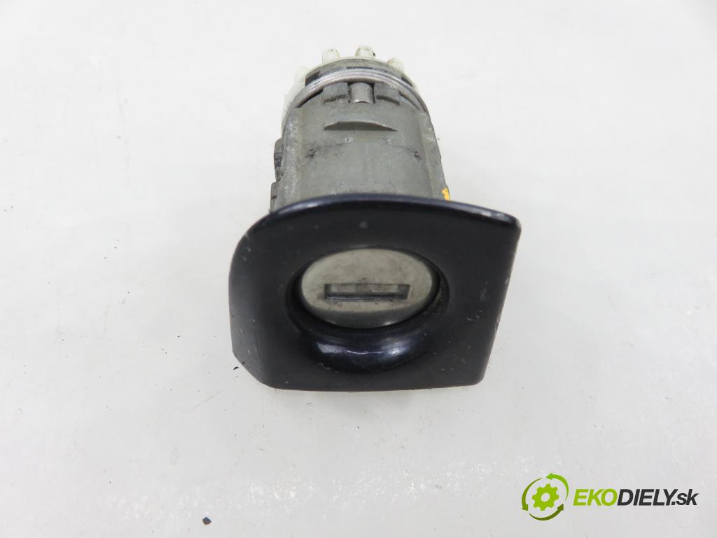 AUDI A4 (8E2, B6) SEDAN 2002 74,00 1.9 TDI PD 101 - AVB 1896,00 spinačka / zámky 4B0905851G