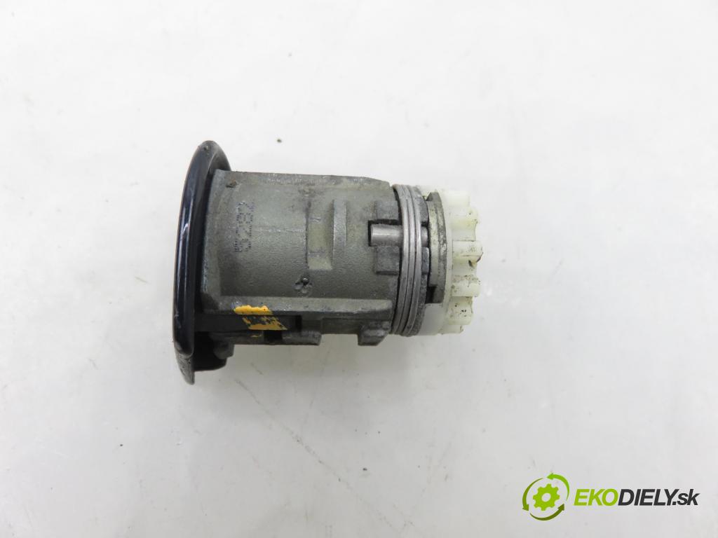 AUDI A4 (8E2, B6) SEDAN 2002 74,00 1.9 TDI PD 101 - AVB 1896,00 spinačka / zámky 4B0905851G