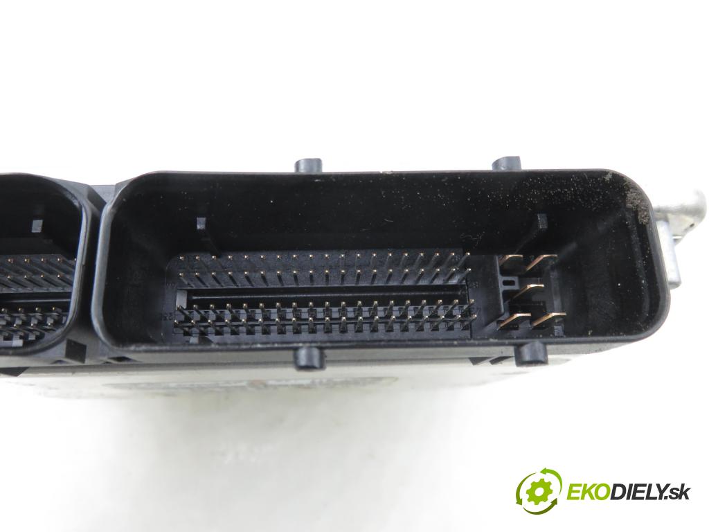 AUDI A4 (8E2, B6) SEDAN 2002 96,00 1.9 TDI PD 130 - AWX 1896,00 Riadiaca jednotka Motor 038906019JQ ; 0281011142