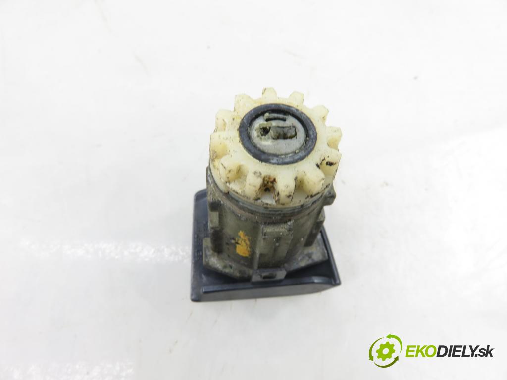 AUDI A4 (8E2, B6) SEDAN 2002 96,00 1.9 TDI PD 130 - AWX 1896,00 spinačka / zámky 4B0905851G