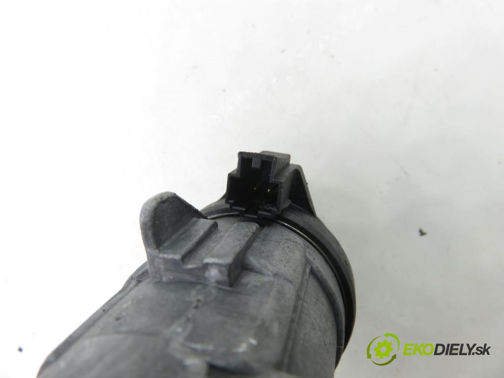 AUDI A4 (8E2, B6) SEDAN 2002 96,00 1.9 TDI PD 130 - AWX 1896,00 spinačka / zámky 4B0905851G