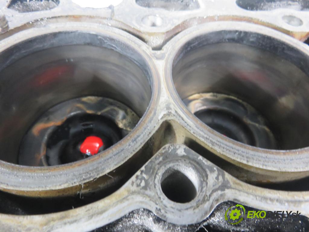 PEUGEOT 308 SW II KOMBI 2015 73,00 1.6 BlueHDi 100 - BHY (DV6FD) 1560,00 blok Motor 8H02 (Blok motora)