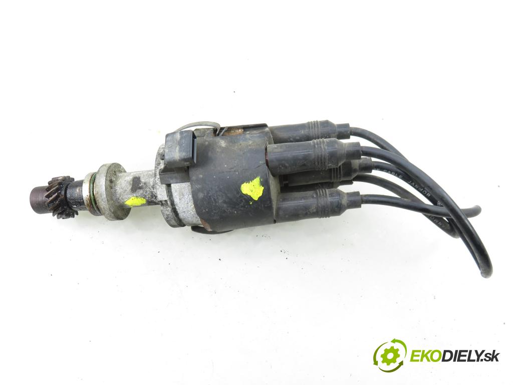 AUDI A4 (8D2, B5) SEDAN 1995 74,00 1.6 8V 100 - ADP 1595,00 Rozdeľovač zapaľovací 