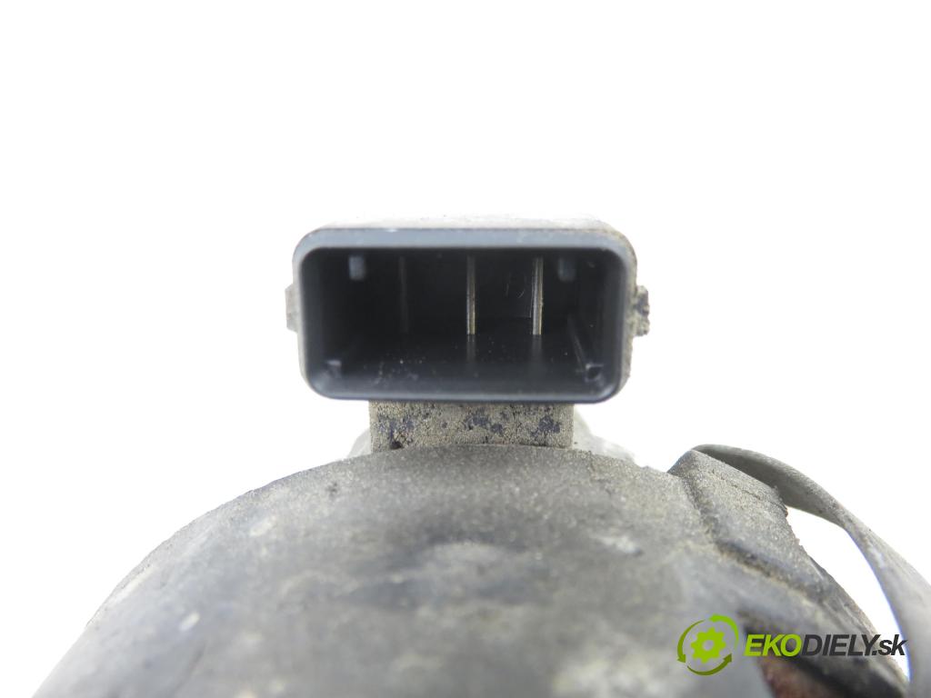 AUDI A4 (8D2, B5) SEDAN 1995 74,00 1.6 8V 100 - ADP 1595,00 rozdělovač ZAPALOVÁNÍ