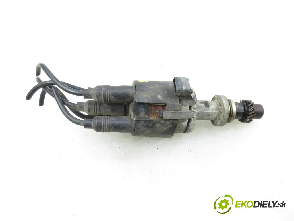 AUDI A4 (8D2, B5) SEDAN 1995 74,00 1.6 8V 100 - ADP 1595,00 rozdělovač ZAPALOVÁNÍ