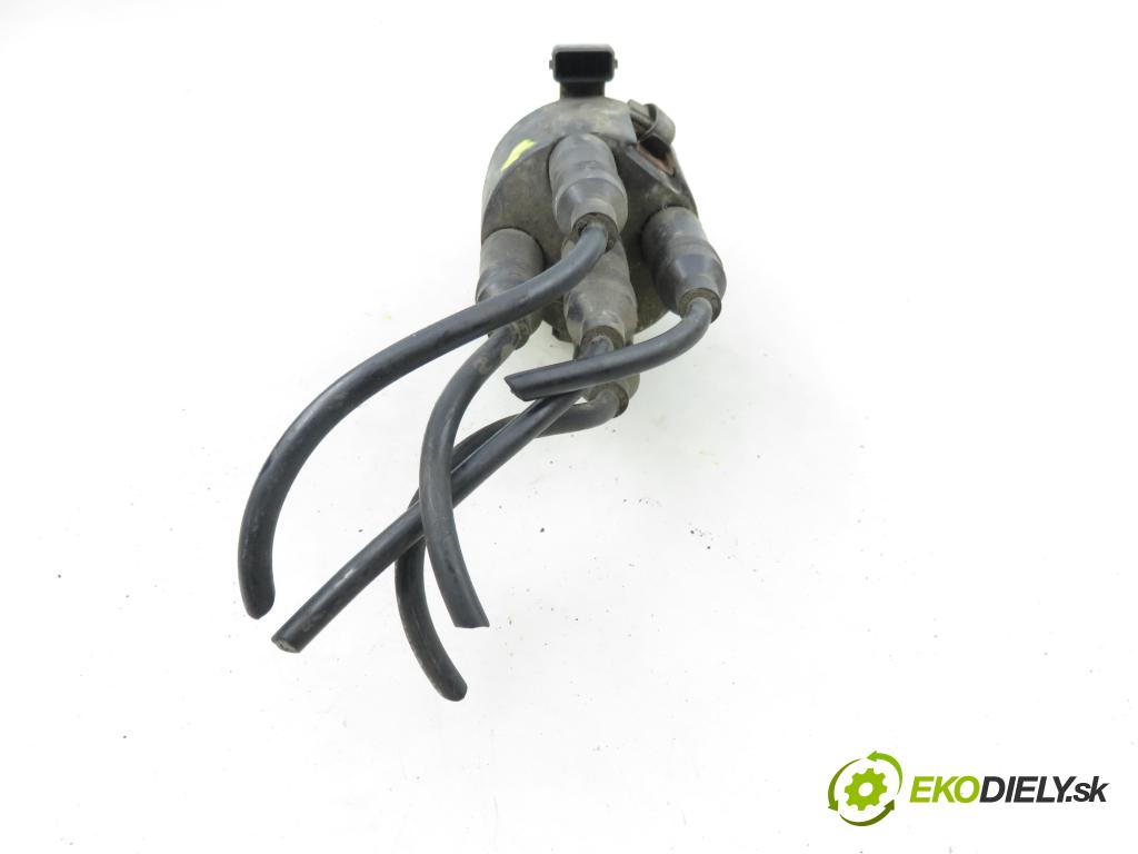 AUDI A4 (8D2, B5) SEDAN 1995 74,00 1.6 8V 100 - ADP 1595,00 rozdělovač ZAPALOVÁNÍ