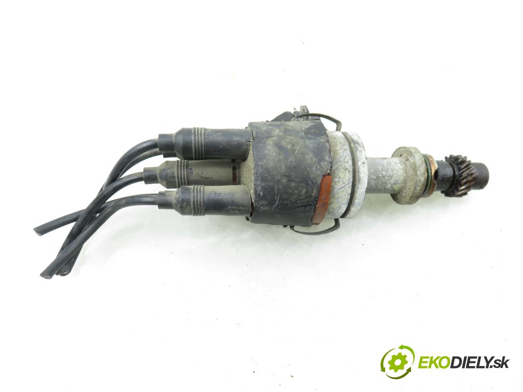 AUDI A4 (8D2, B5) SEDAN 1995 74,00 1.6 8V 100 - ADP 1595,00 rozdělovač ZAPALOVÁNÍ