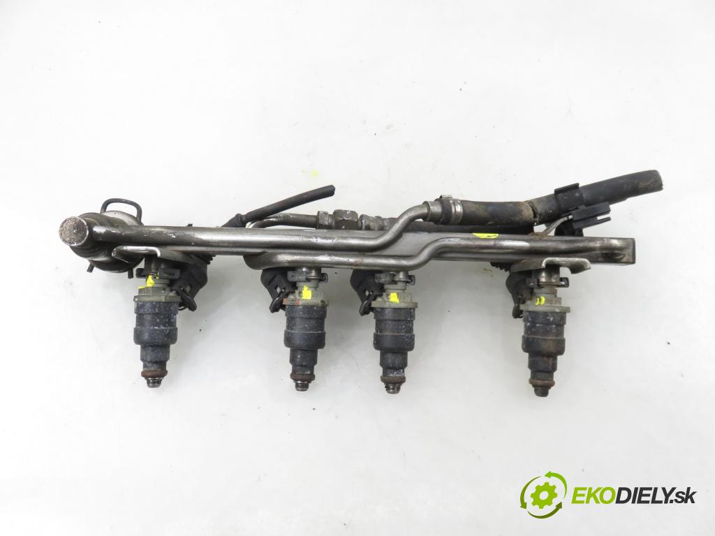 AUDI A4 (8D2, B5) SEDAN 1995 74,00 1.6 8V 100 - ADP 1595,00 lišta vstřikovací 078133551D (Vstřikovací lišta)