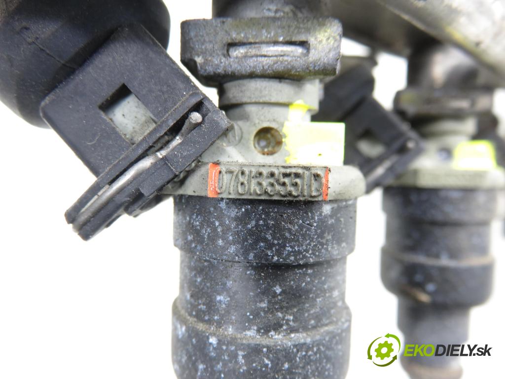 AUDI A4 (8D2, B5) SEDAN 1995 74,00 1.6 8V 100 - ADP 1595,00 Lišta vstrekovacia 078133551D (Vstrekovacia lišta)