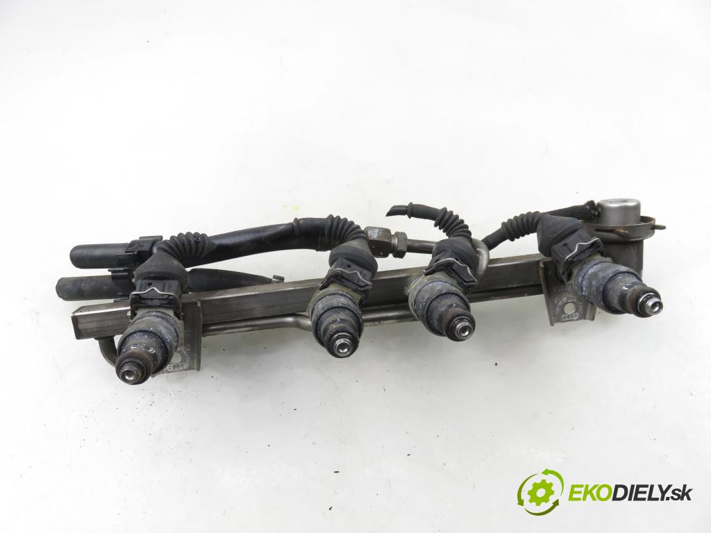 AUDI A4 (8D2, B5) SEDAN 1995 74,00 1.6 8V 100 - ADP 1595,00 Lišta vstrekovacia 078133551D (Vstrekovacia lišta)