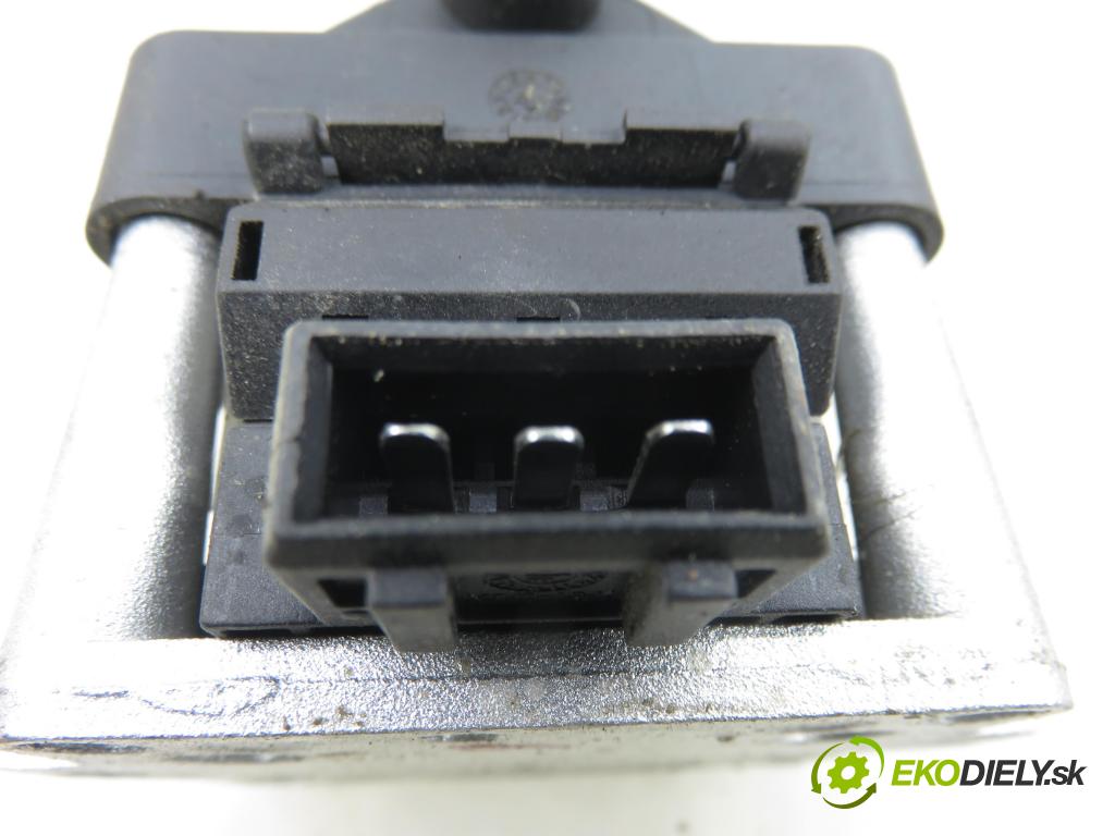 VW POLO (6N1) HB 1997 44,00 1.4 60 1390,00 Cievka zapaľovacia