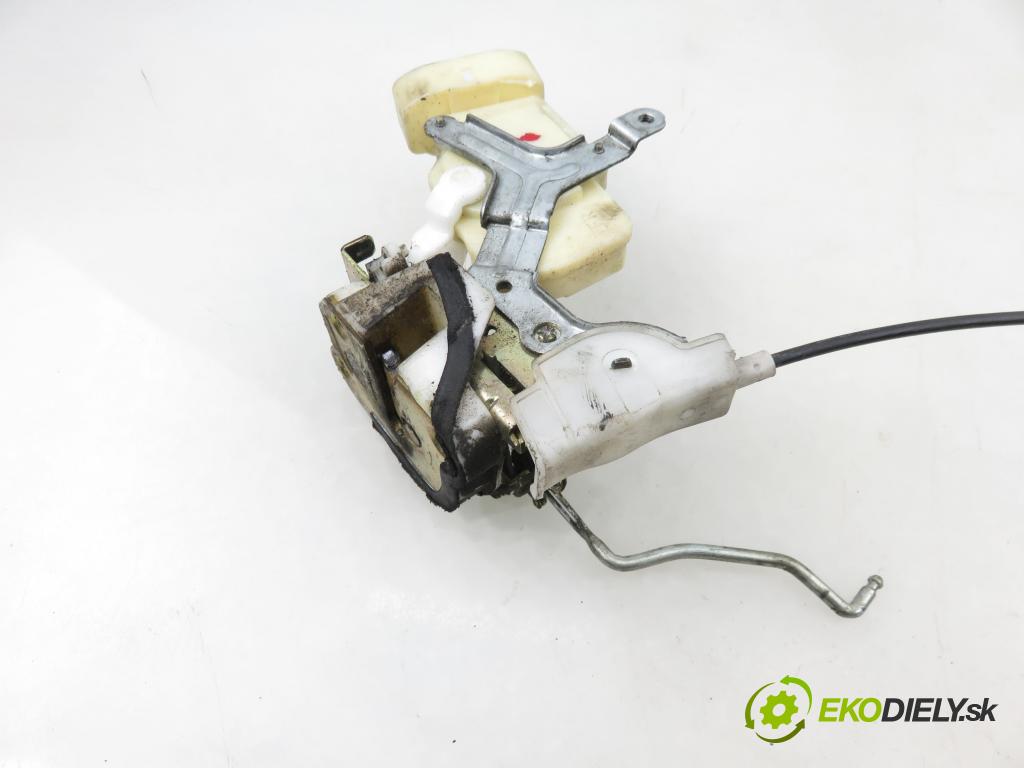 TOYOTA YARIS (_P1_) HB 2002 64,00 1.3 VVTi 87 - 2SZ-FE 1298,00 zámok