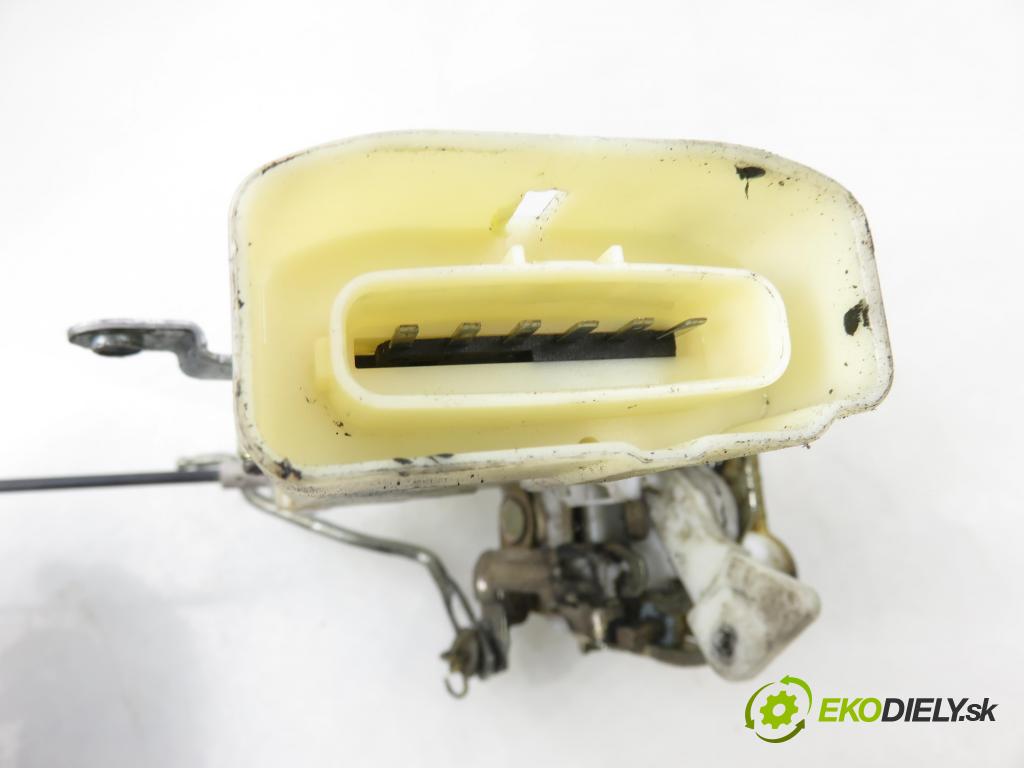 TOYOTA YARIS (_P1_) HB 2002 64,00 1.3 VVTi 87 - 2SZ-FE 1298,00 zámok