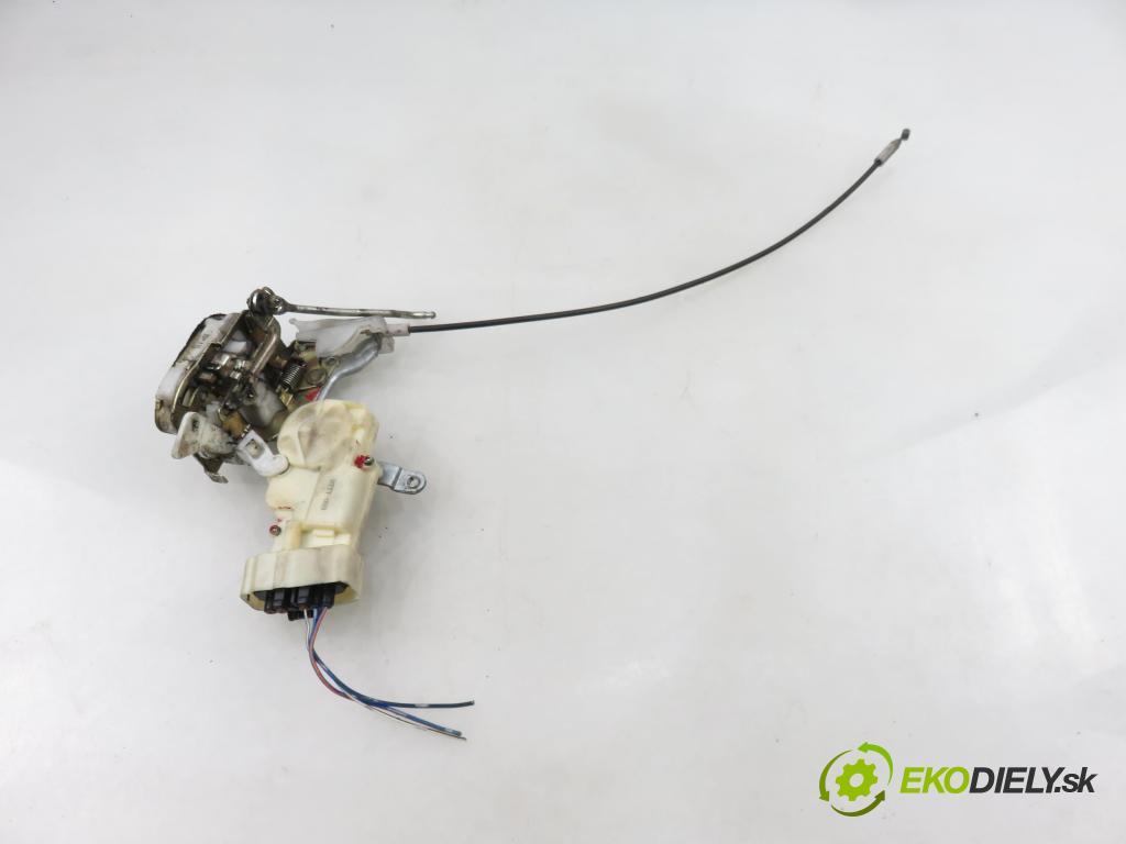 TOYOTA YARIS (_P1_) HB 2002 64,00 1.3 VVTi 87 - 2SZ-FE 1298,00 zámok