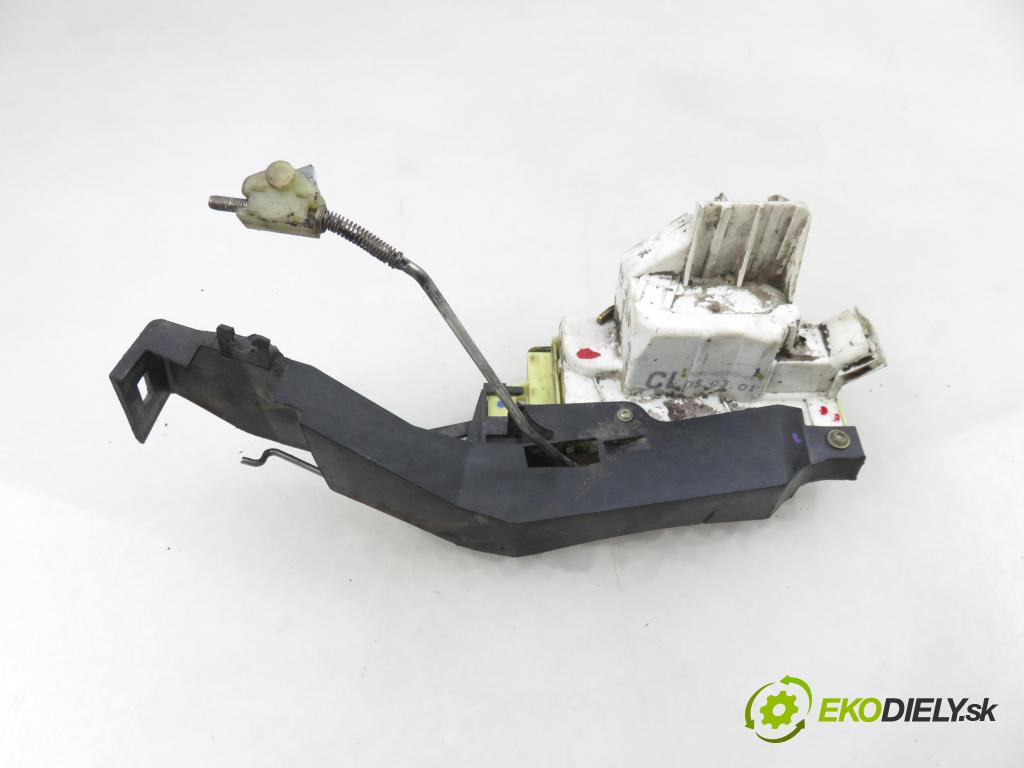 FORD FOCUS Turnier (DNW) KOMBI 2001 74,00 1.6 16V - FYDC 1596,00 zámok XS41A21812CF