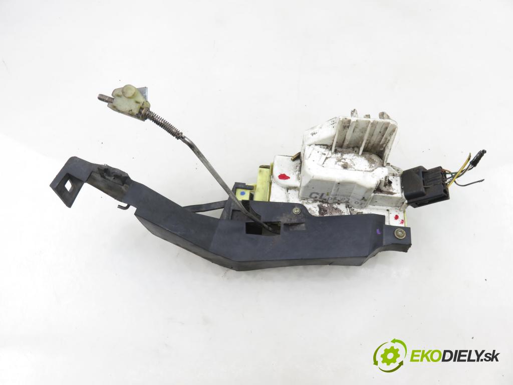 FORD FOCUS Turnier (DNW) KOMBI 2001 74,00 1.6 16V - FYDC 1596,00 zámok XS41A21812CF