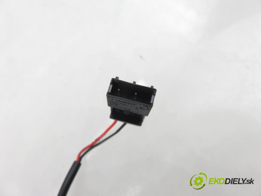 BMW 5 (E60) SEDAN 2005 0,00 530 d - M57 D30 (306D2) 2993,00 zapínače pásov predný 7210887 ; 7065848