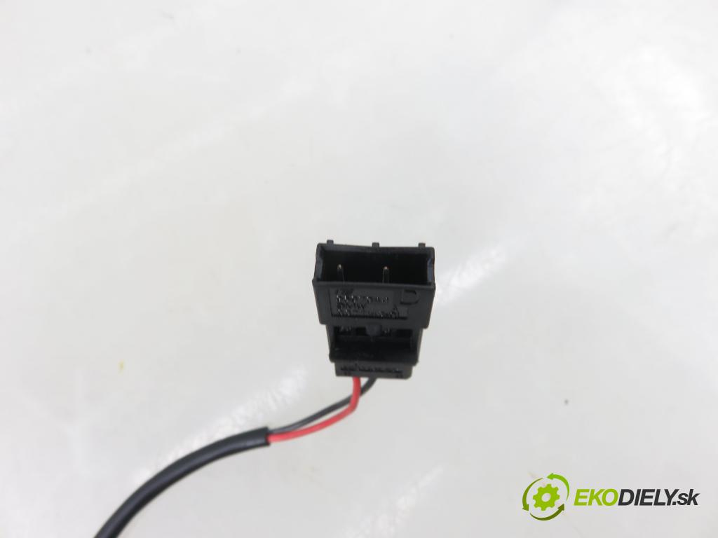 BMW 5 (E60) SEDAN 2005 0,00 530 d - M57 D30 (306D2) 2993,00 zapínače pásov predný 7210887 ; 7065848