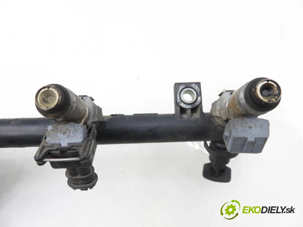 RENAULT SCENIC I (JA0/1_) MINIVAN 2000 79,00 1.6 - K4M 709 1598,00 Lišta vstrekovacia 7700112519 ; IWP026 (Vstrekovacia lišta)