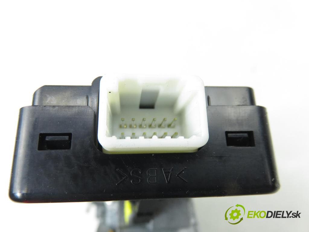 MITSUBISHI OUTLANDER II (CW_W) SUV 2008 125,00 2.4 MIVEC 4WD (CW5W) - 4B12 2360,00 spinačka MN141357 (Spínacia skrinka)