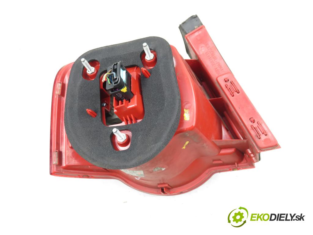 VW PASSAT B6 (3C2) SEDAN 2005 110,00 2.0 FSI - BLR 1984,00 světlo pravé zadní 3C5945096H