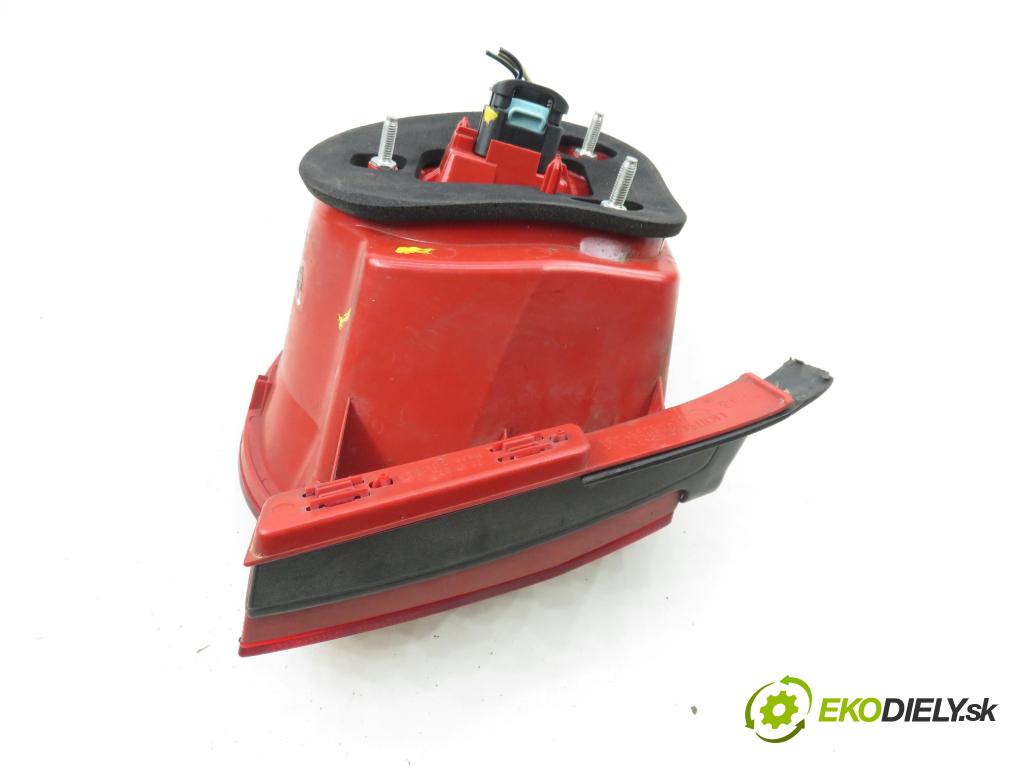 VW PASSAT B6 (3C2) SEDAN 2005 110,00 2.0 FSI - BLR 1984,00 světlo pravé zadní 3C5945096H