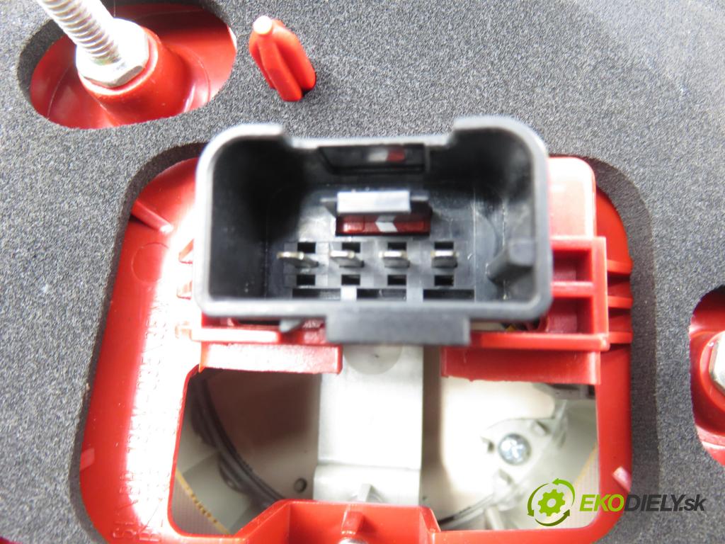 VW PASSAT B6 (3C2) SEDAN 2005 110,00 2.0 FSI - BLR 1984,00 světlo pravé zadní 3C5945096H