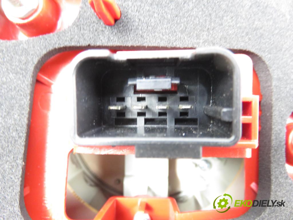 VW PASSAT B6 (3C2) SEDAN 2005 110,00 2.0 FSI - BLR 1984,00 světlo pravé zadní 3C5945096H