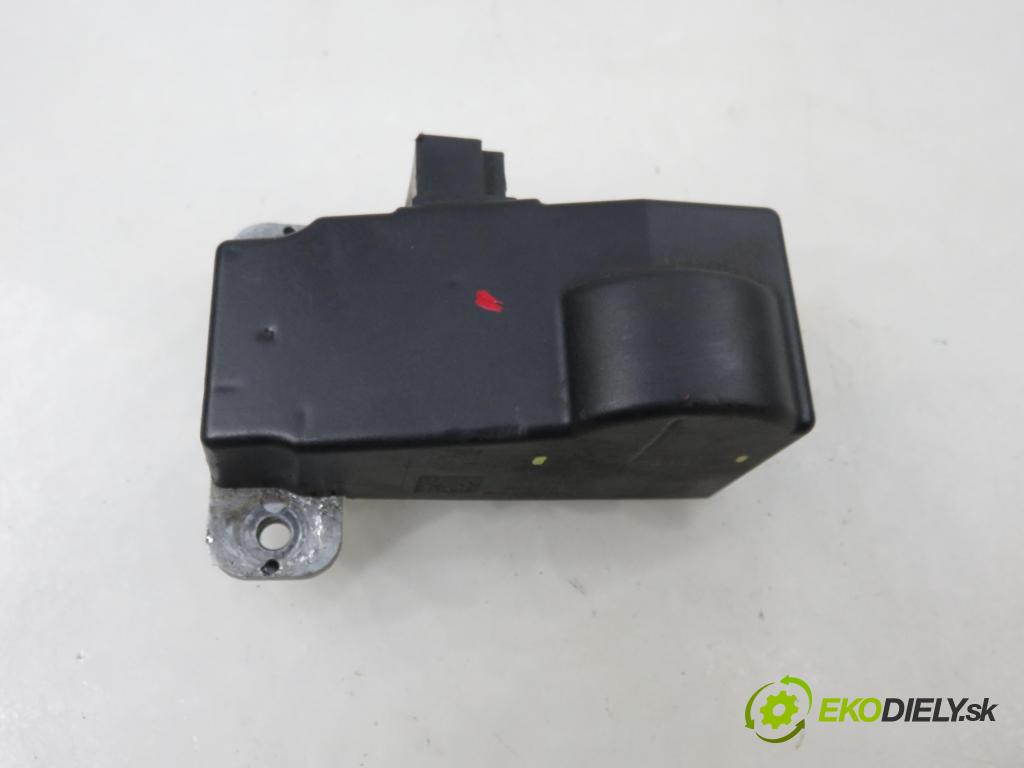 VW PASSAT B6 Variant (3C5) KOMBI 2006 103,00 2.0 TDI 16V - BKP 1968,00 blokáda tyče volantu 3C0905861G