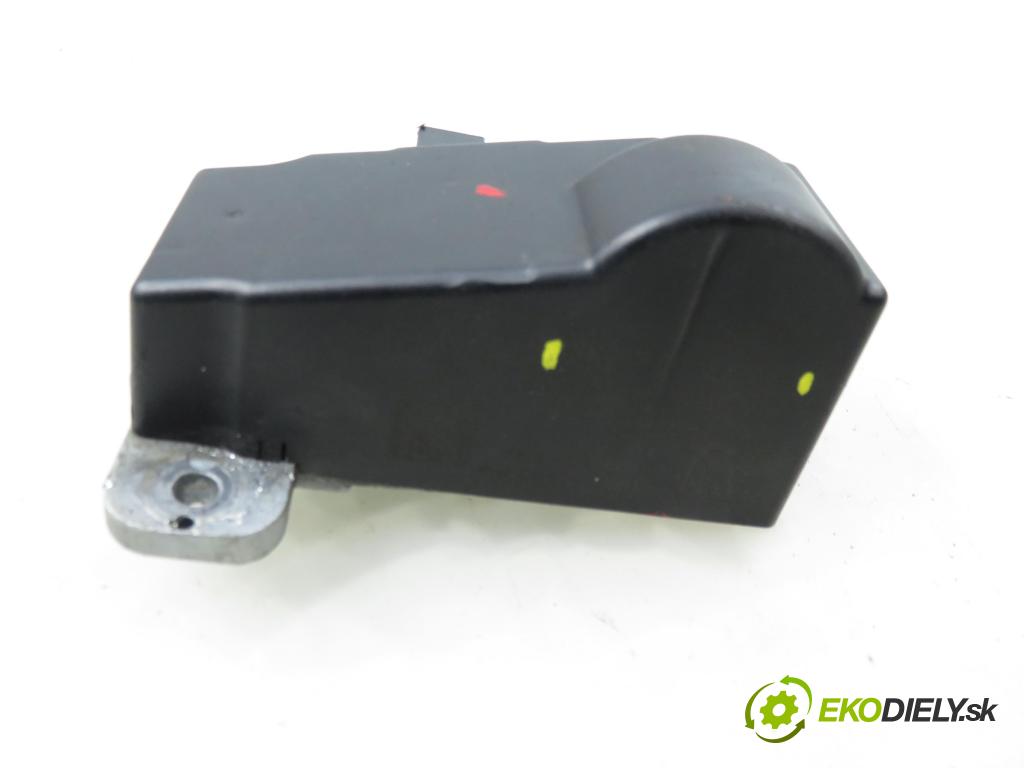 VW PASSAT B6 Variant (3C5) KOMBI 2006 103,00 2.0 TDI 16V - BKP 1968,00 blokáda tyče volantu 3C0905861G