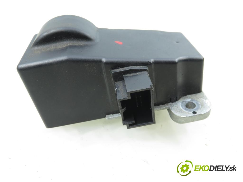 VW PASSAT B6 Variant (3C5) KOMBI 2006 103,00 2.0 TDI 16V - BKP 1968,00 blokáda tyče volantu 3C0905861G